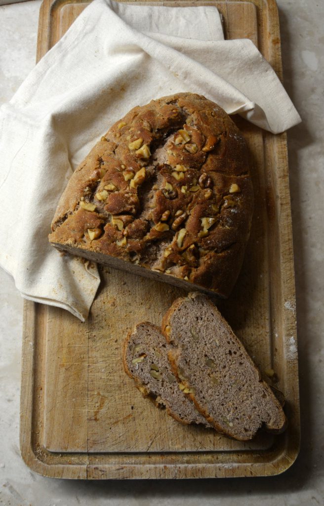 Pane con farina di castagne e noci