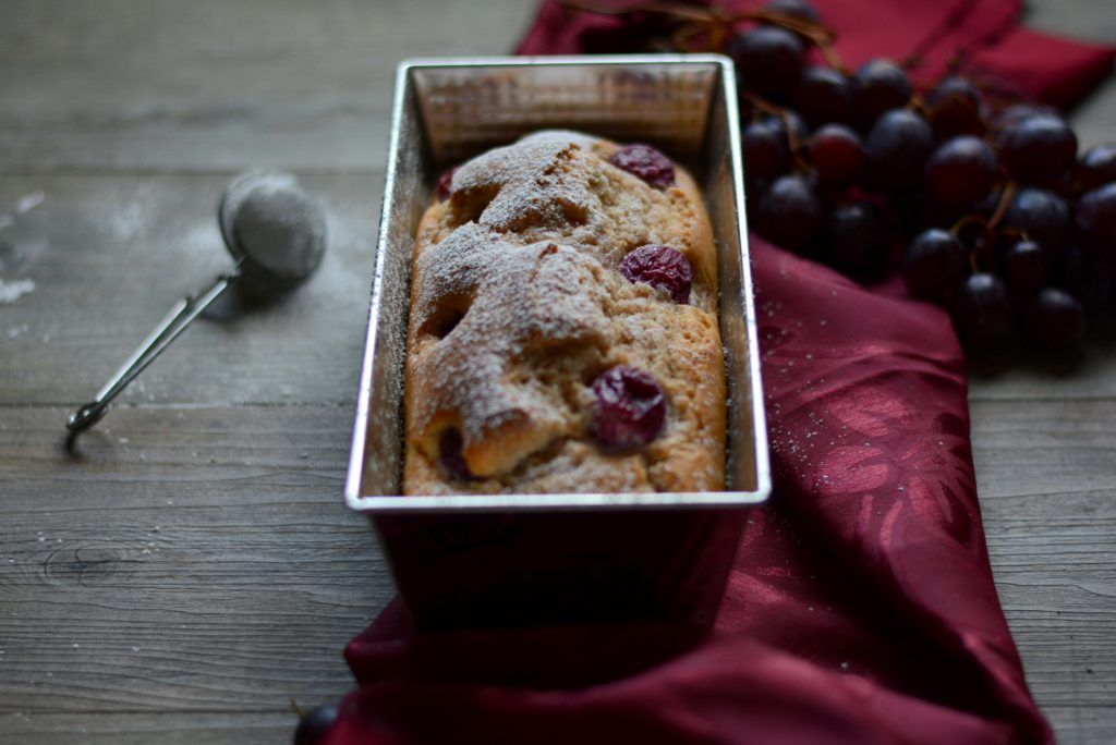 Plumcake integrale all'uva rossa