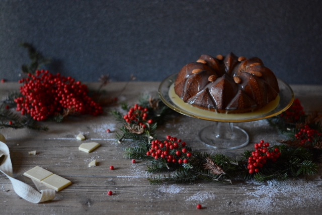 Bundt cake all'avena e cioccolato bianco