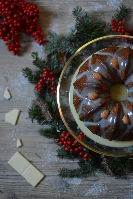 Bundt cake all'avena e cioccolato bianco