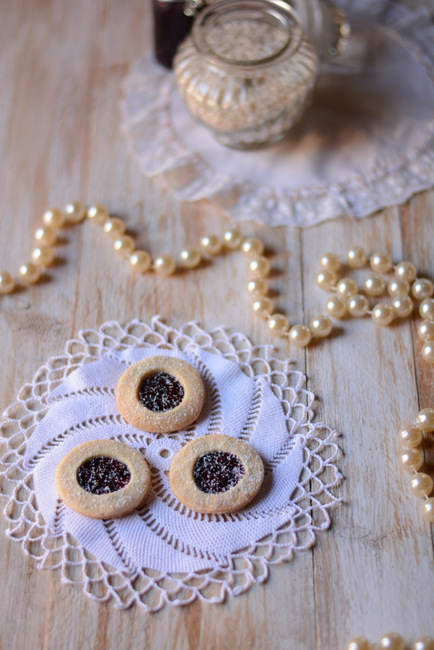 Biscotti di riso con marmellata di frutti di bosco