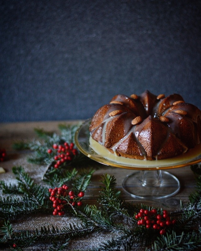 Bundt cake all'avena e cioccolato bianco